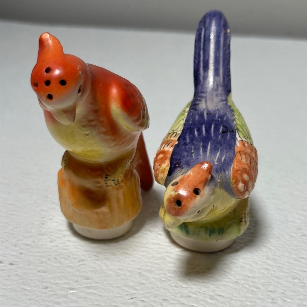 Vintage Hand-Painted Ceramic Bird Salt and Pepper Shakers -Made Japan